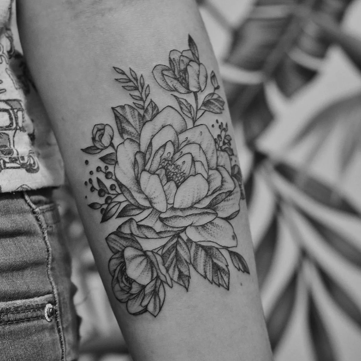 Black & grey peony · Isha, healed after 8 weeks