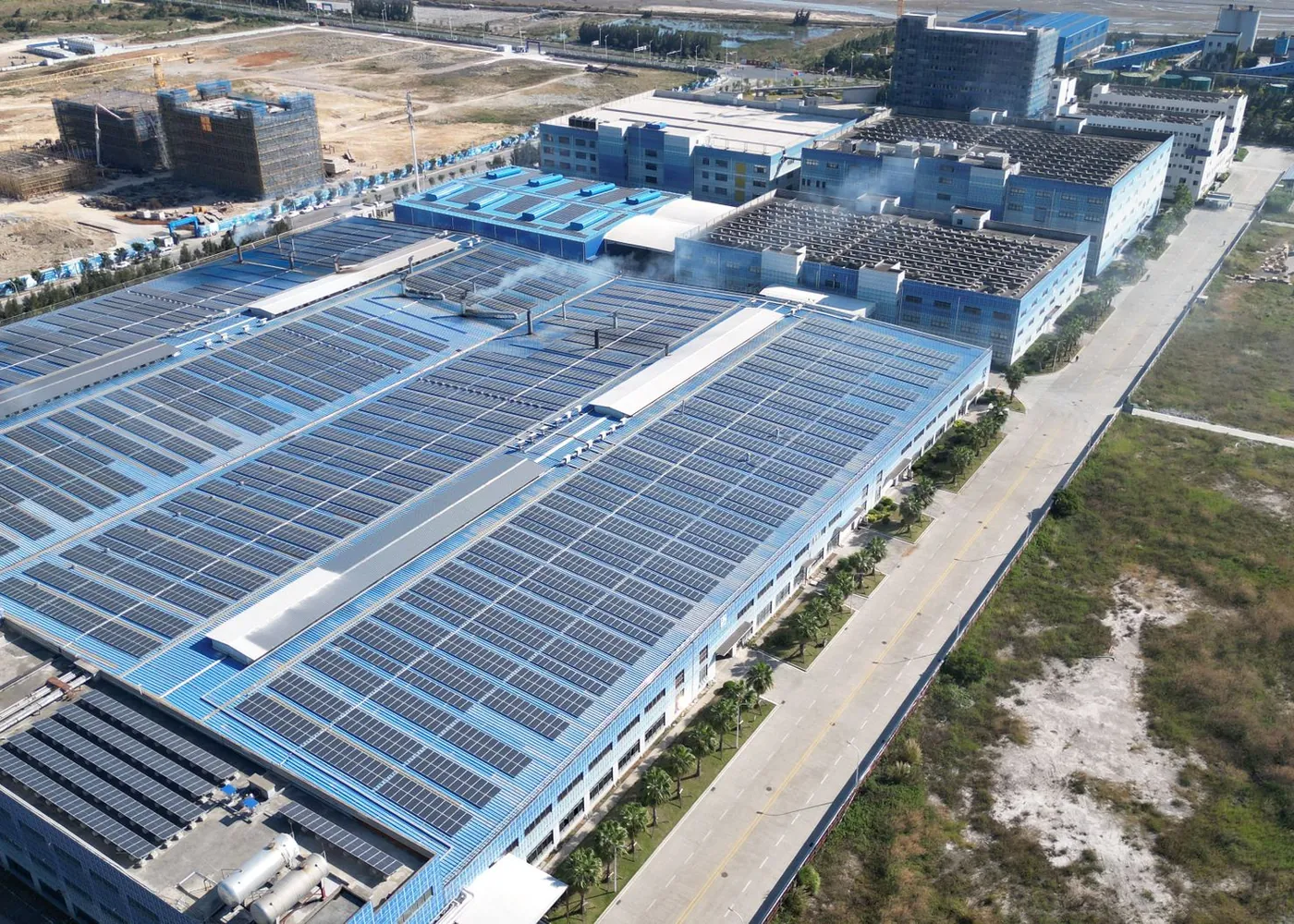 Aerial view of a warehouse rooftop solar plant