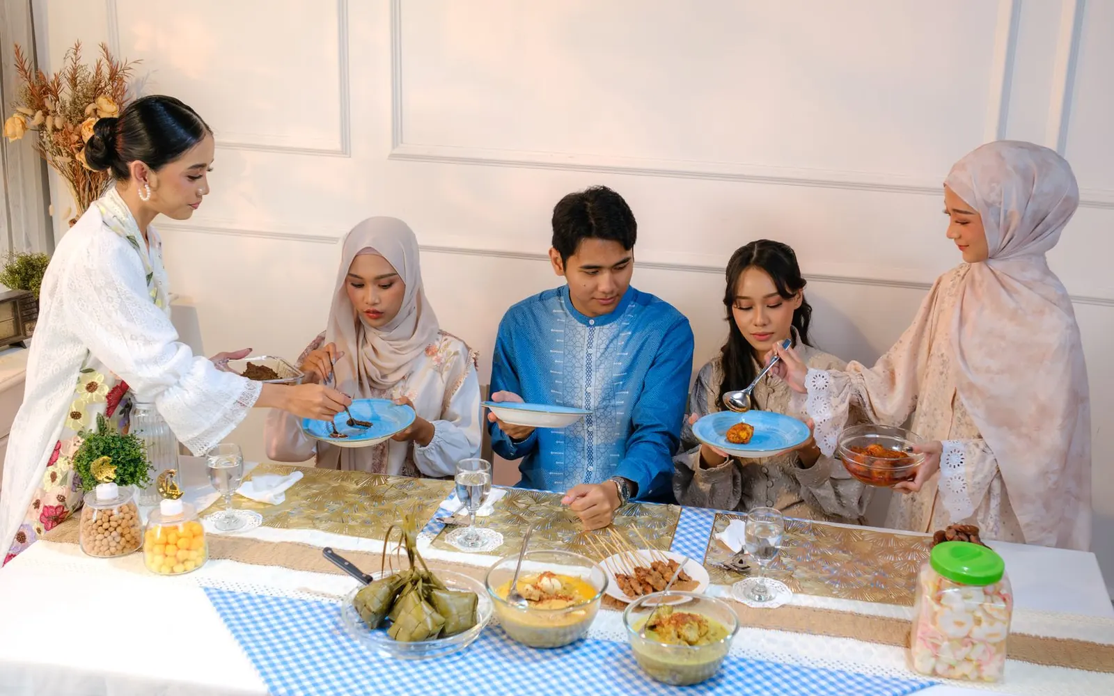 Dine. Enjoy. Share. Remember.